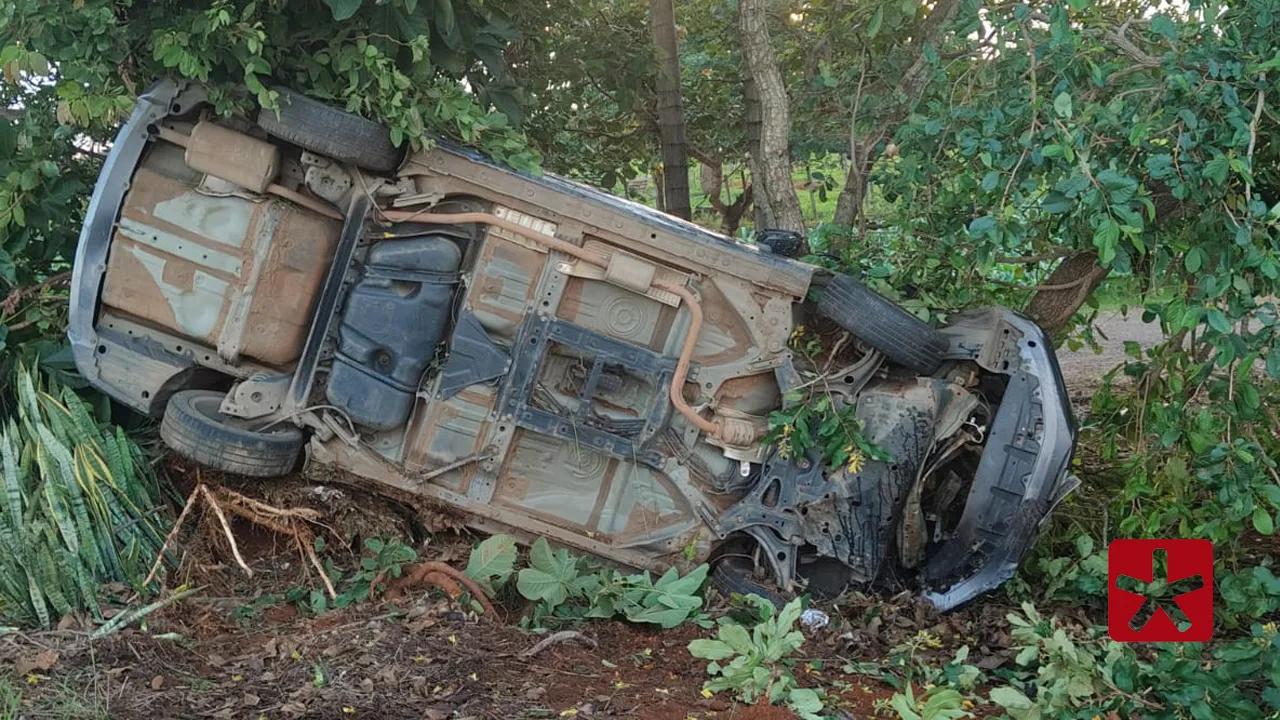 Segundo Polícia Militar Rodoviária, havia mais três passageiros no veículo de passeio