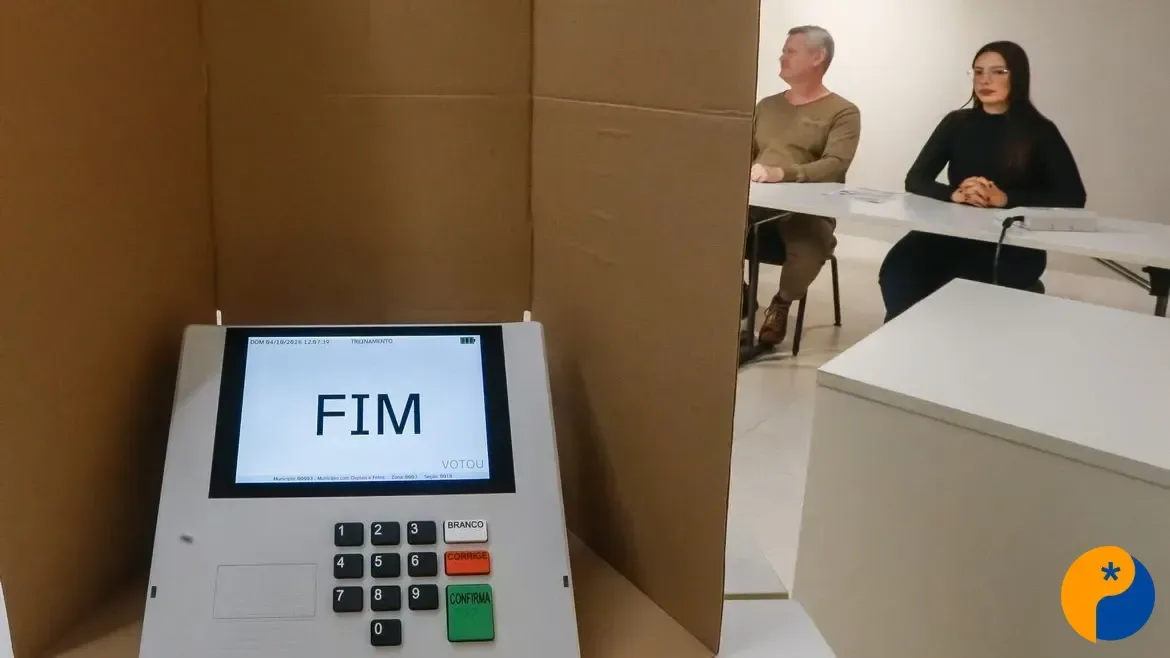 Pode levar celular para votar? Veja as regras da Justiça Eleitoral para aparelhos eletrônicos na cabine